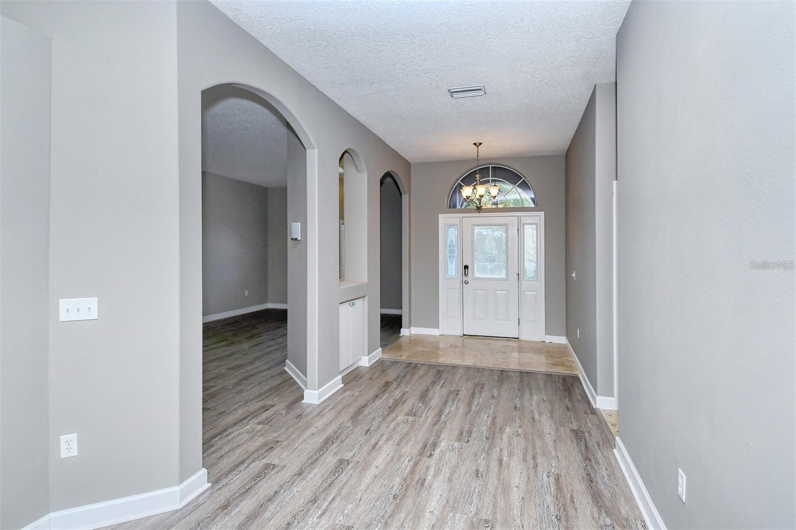 Image 5 of 50 For 6807 Sagebrush Circle
