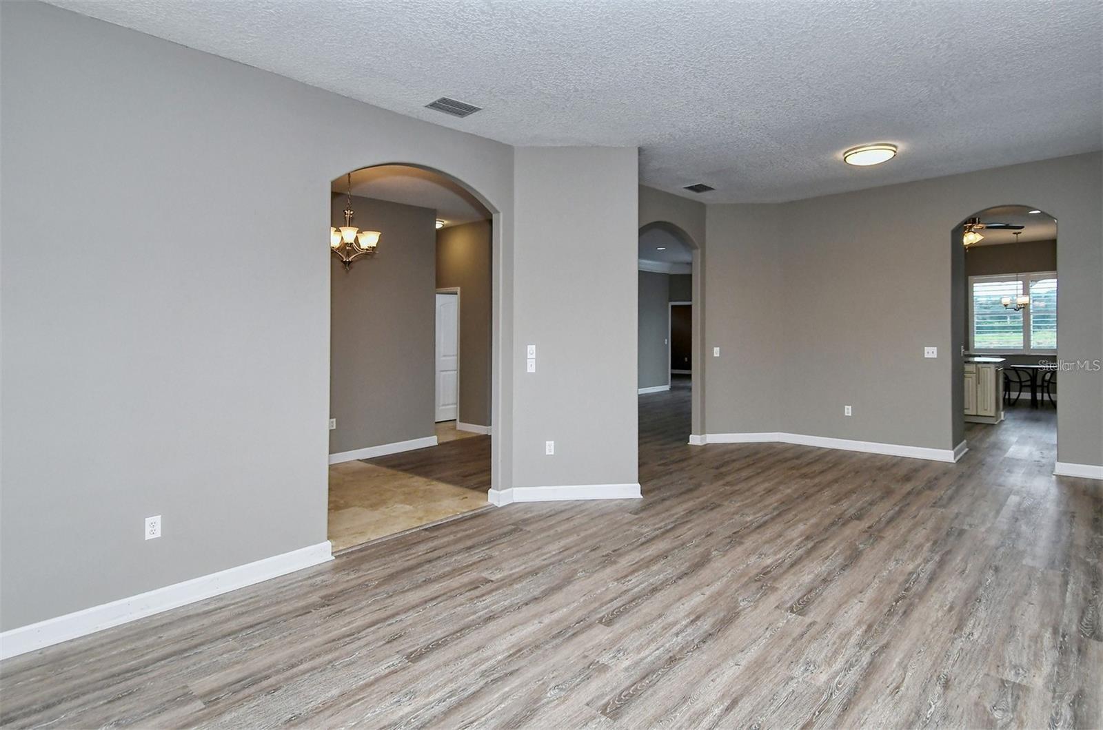 Image 7 of 50 For 6807 Sagebrush Circle