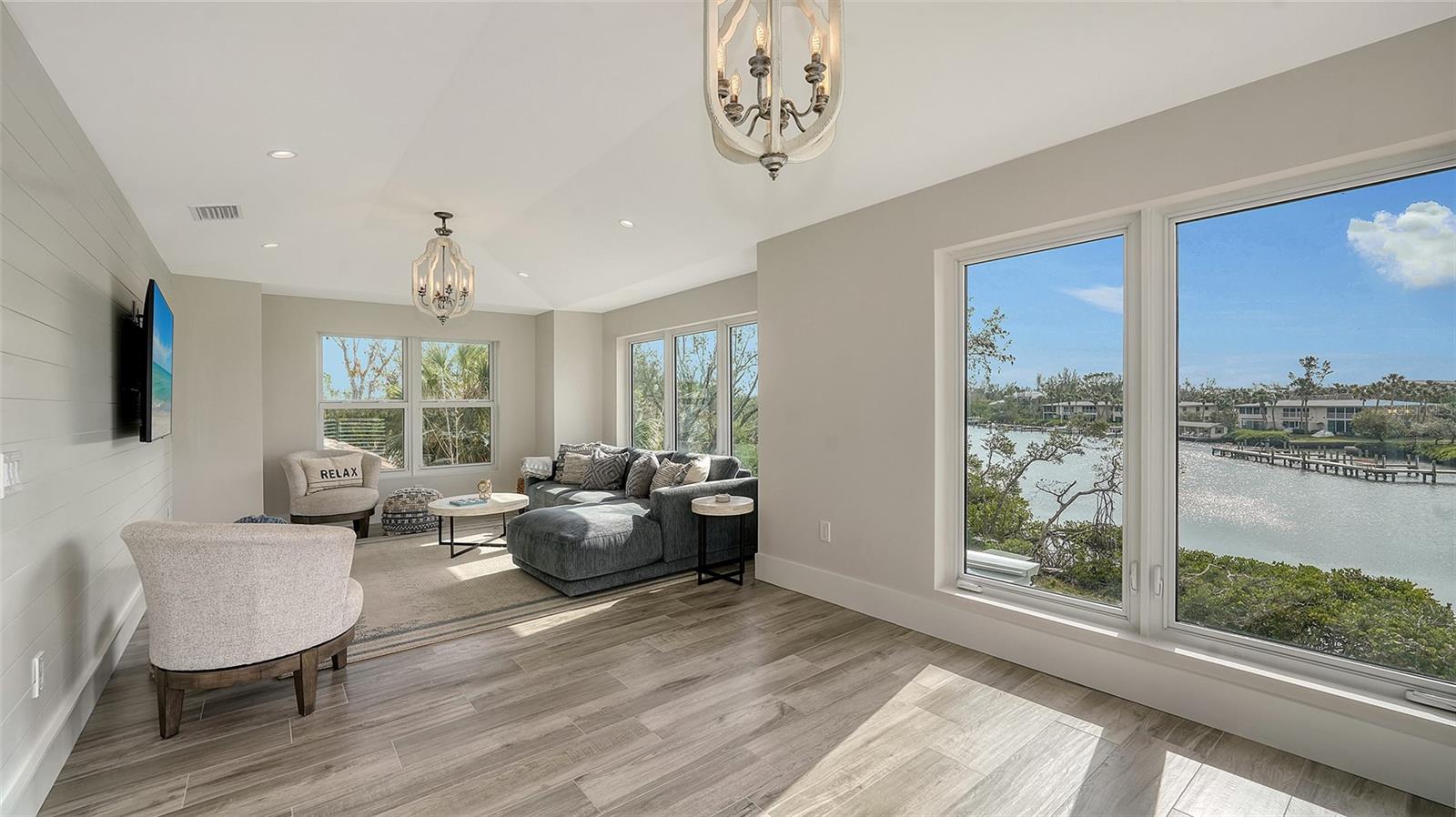 Image 15 of 20 For 6800 Longboat Drive S