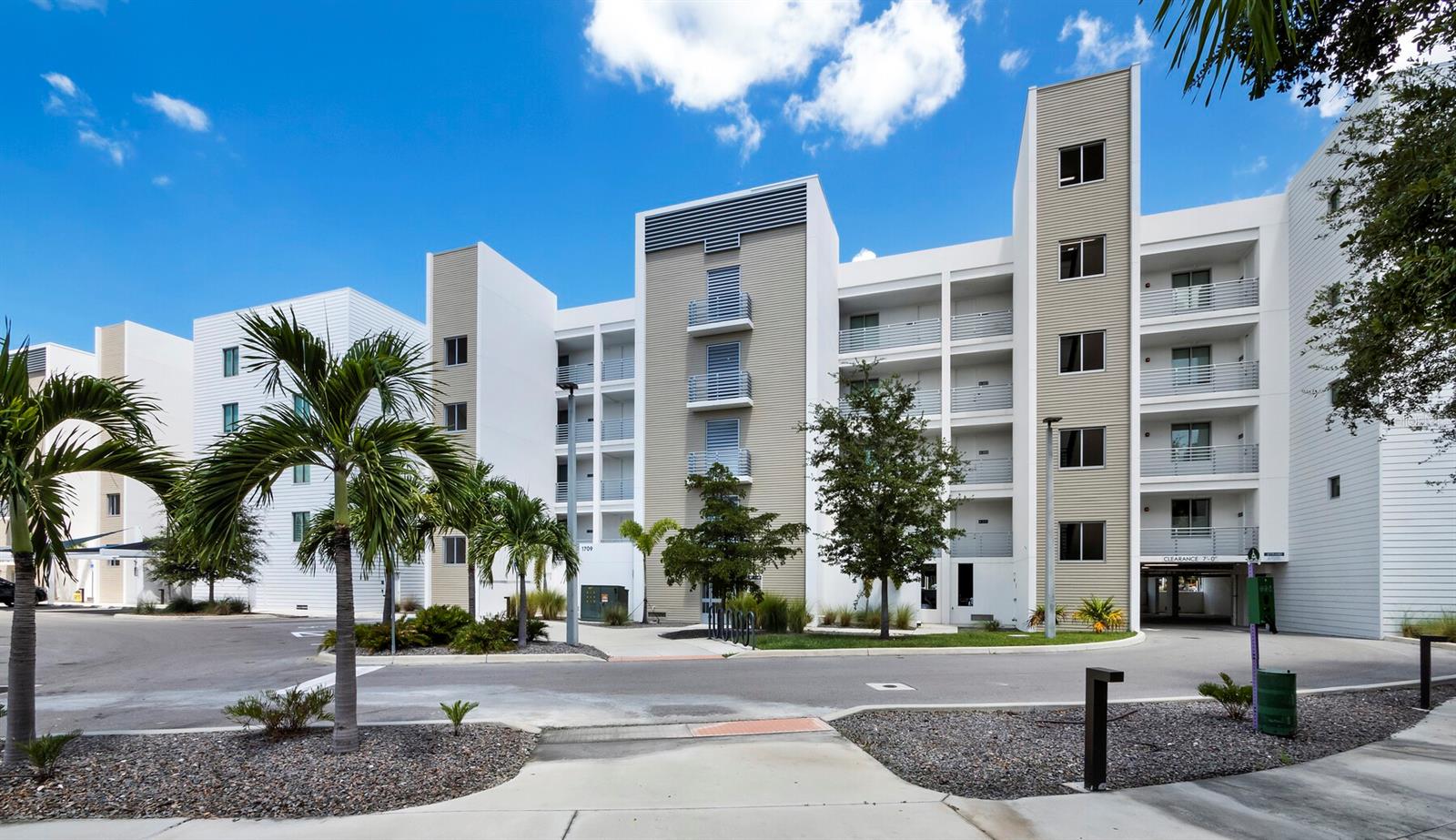 Image 2 of 57 For 1709 Tamiami Trail 525