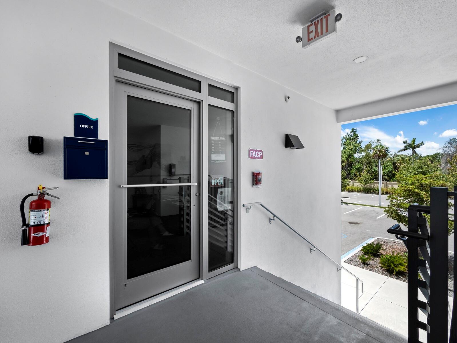 Image 52 of 57 For 1709 Tamiami Trail 525