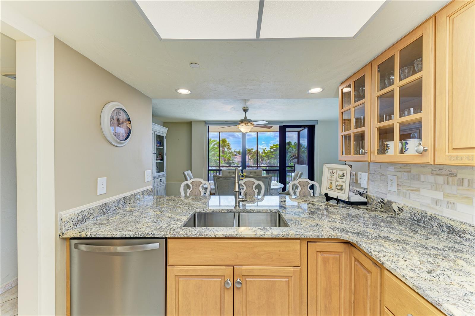 Image 11 of 51 For 627 Alhambra Road 202
