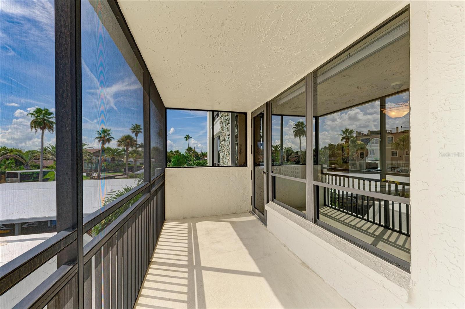 Image 18 of 51 For 627 Alhambra Road 202
