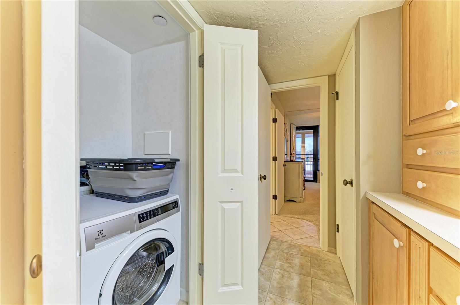 Image 32 of 51 For 627 Alhambra Road 202