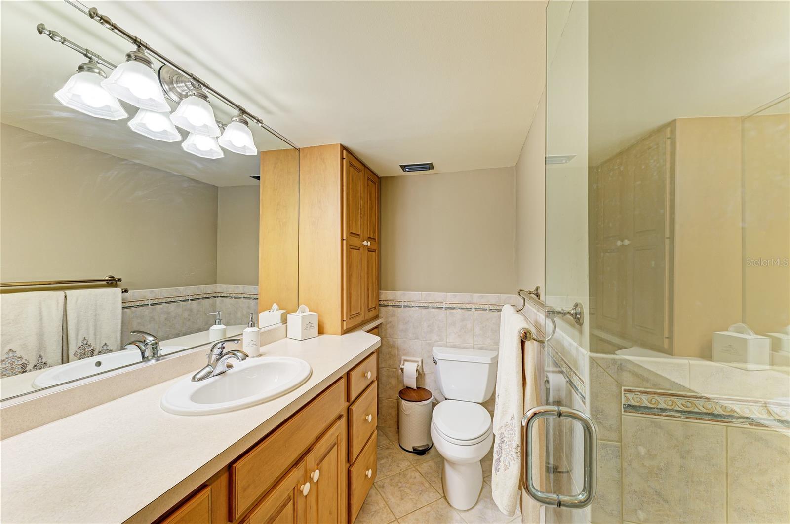 Image 36 of 51 For 627 Alhambra Road 202