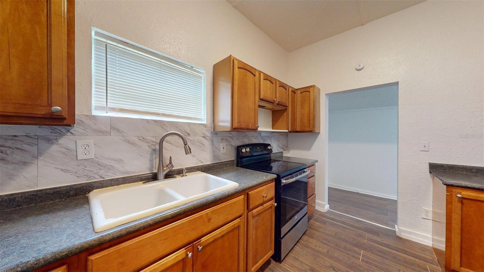 Image 11 of 26 For 1510 10th Street W