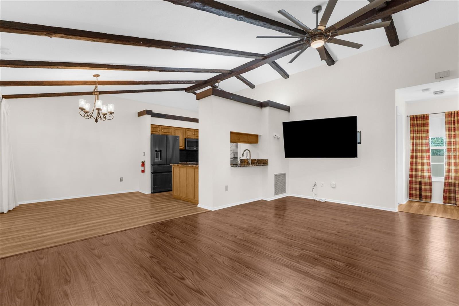 Image 5 of 22 For 5948 Mashie Circle