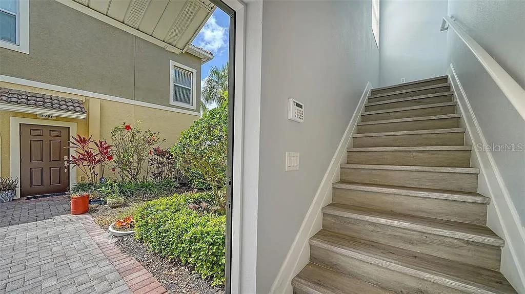 Image 3 of 26 For 7983 Limestone Lane 14-201