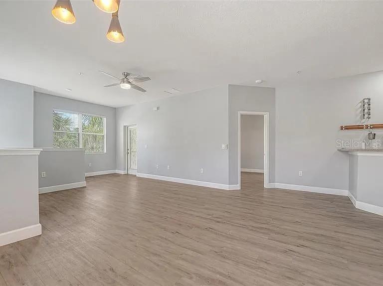 Image 8 of 26 For 7983 Limestone Lane 14-201