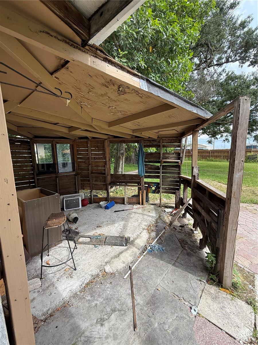 Image 11 of 30 For 2104 37th Avenue E
