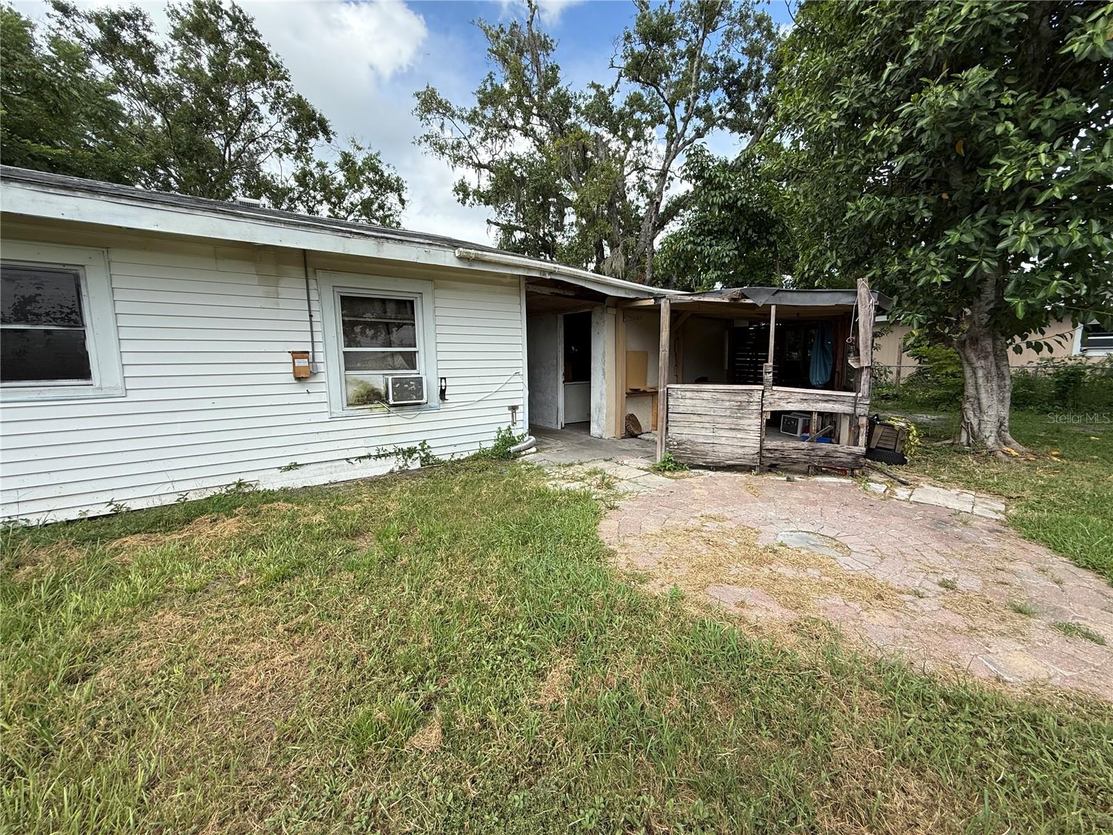 Image 13 of 30 For 2104 37th Avenue E