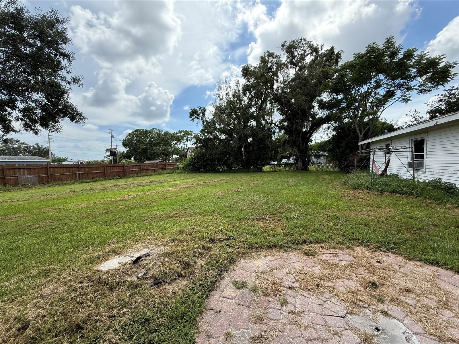 Image 14 of 30 For 2104 37th Avenue E