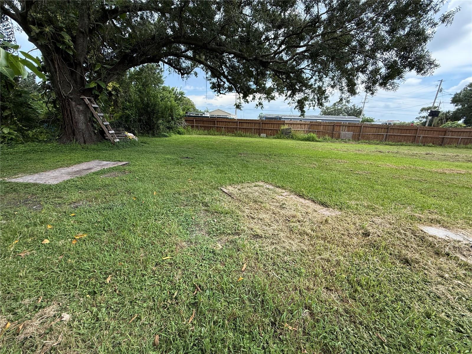 Image 17 of 30 For 2104 37th Avenue E