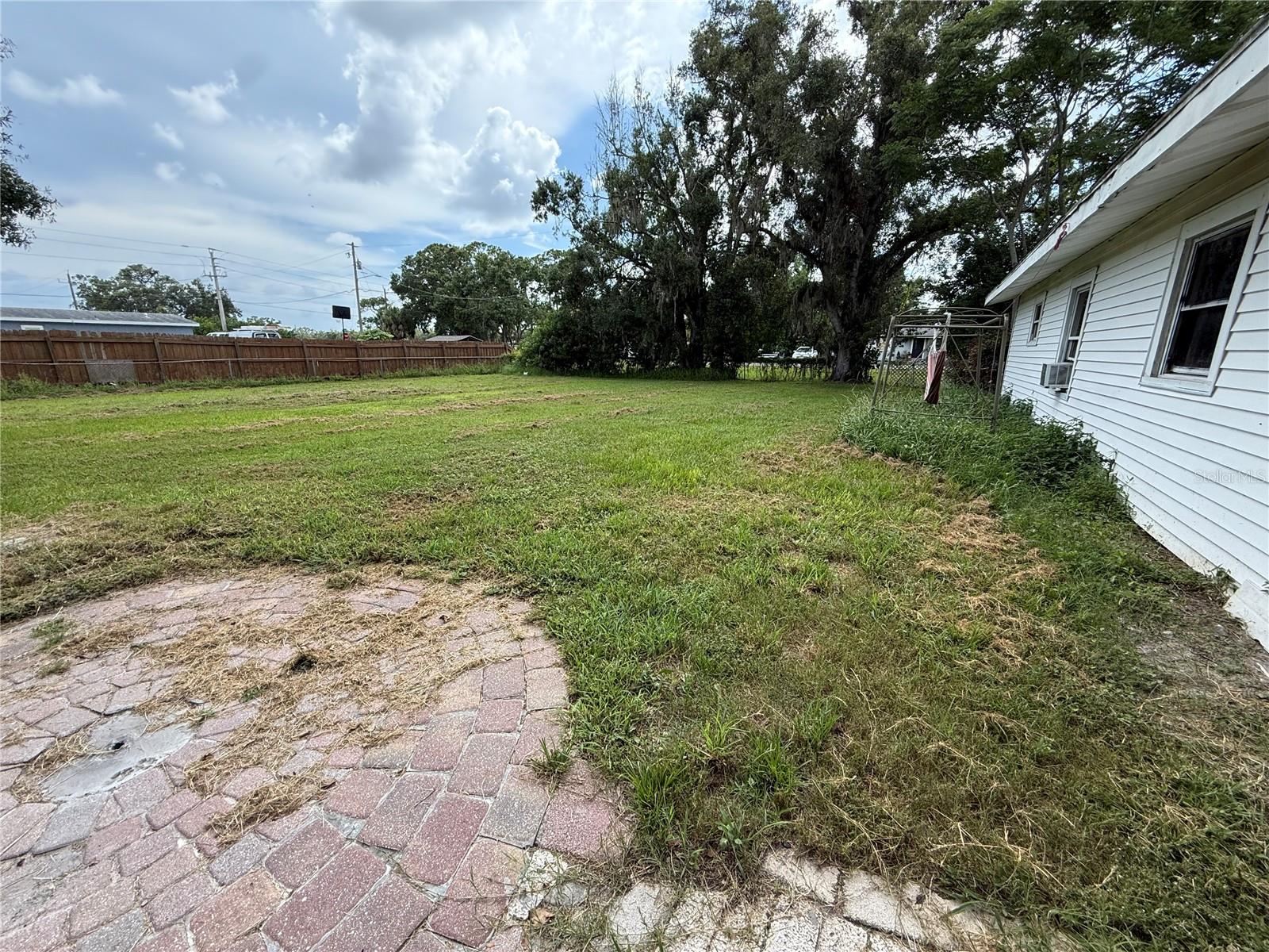 Image 18 of 30 For 2104 37th Avenue E