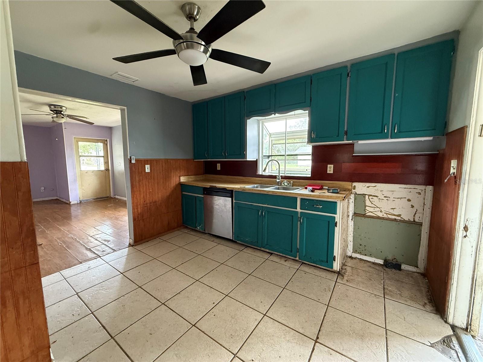 Image 19 of 30 For 2104 37th Avenue E