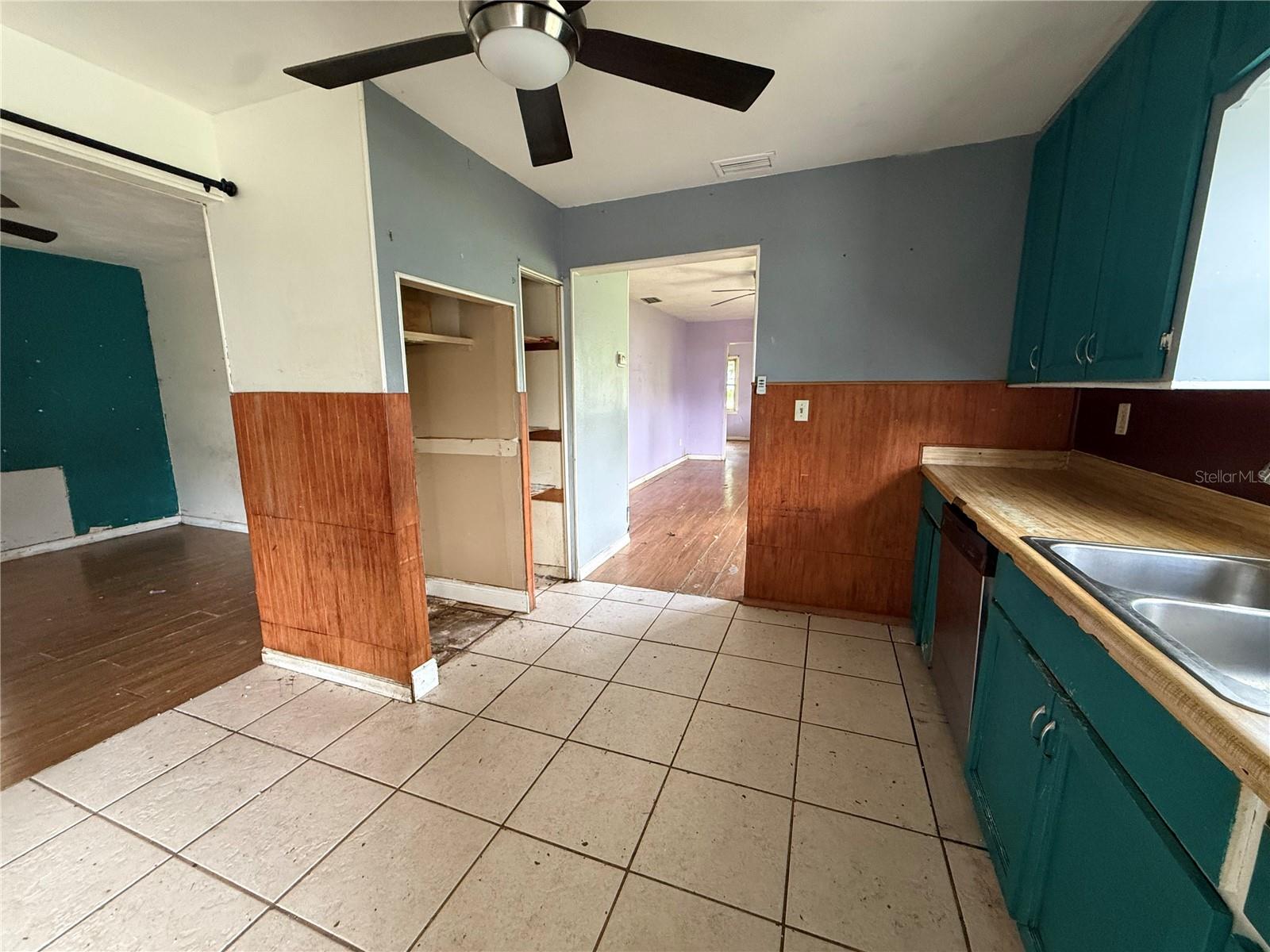Image 20 of 30 For 2104 37th Avenue E