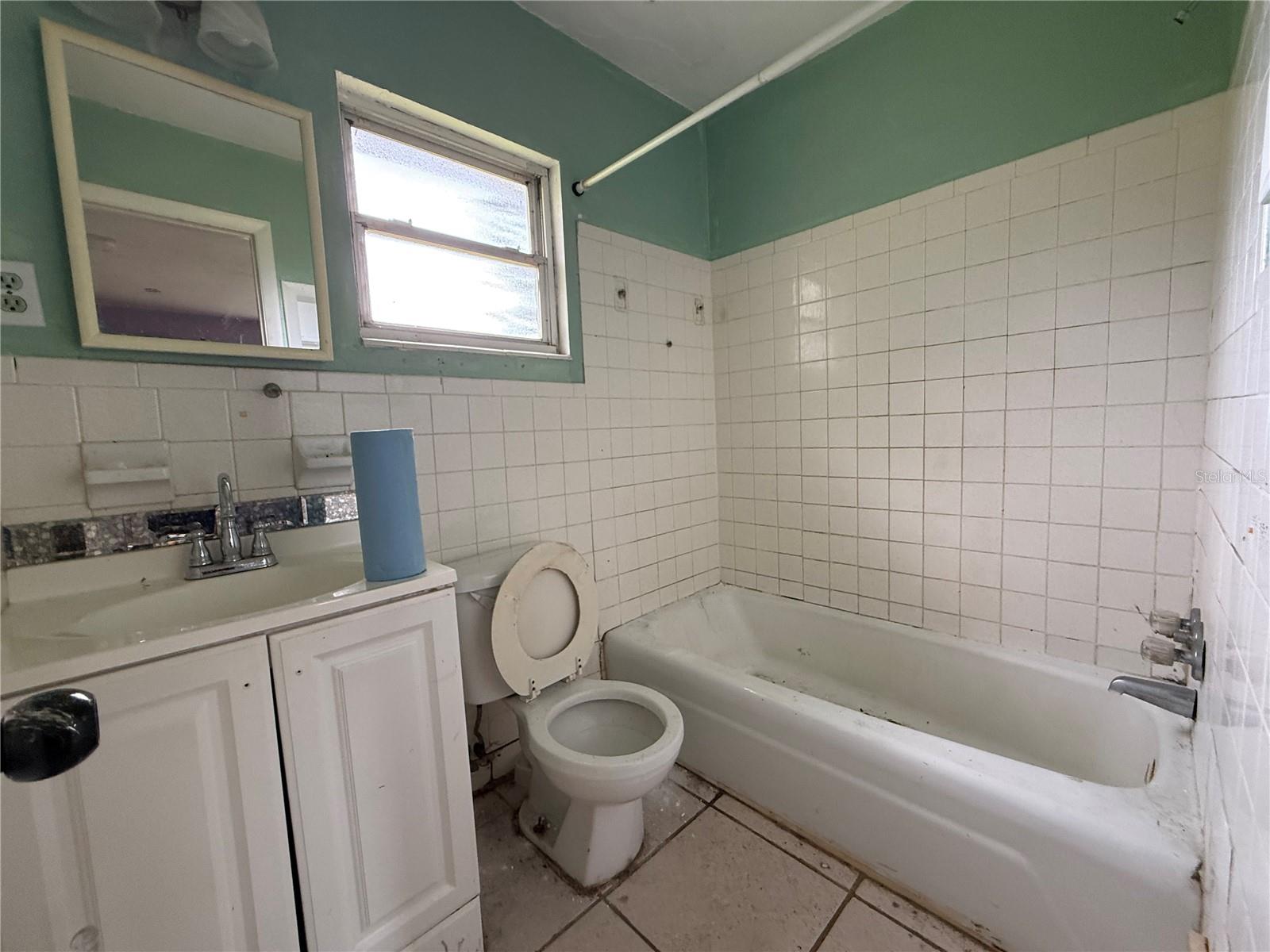 Image 24 of 30 For 2104 37th Avenue E