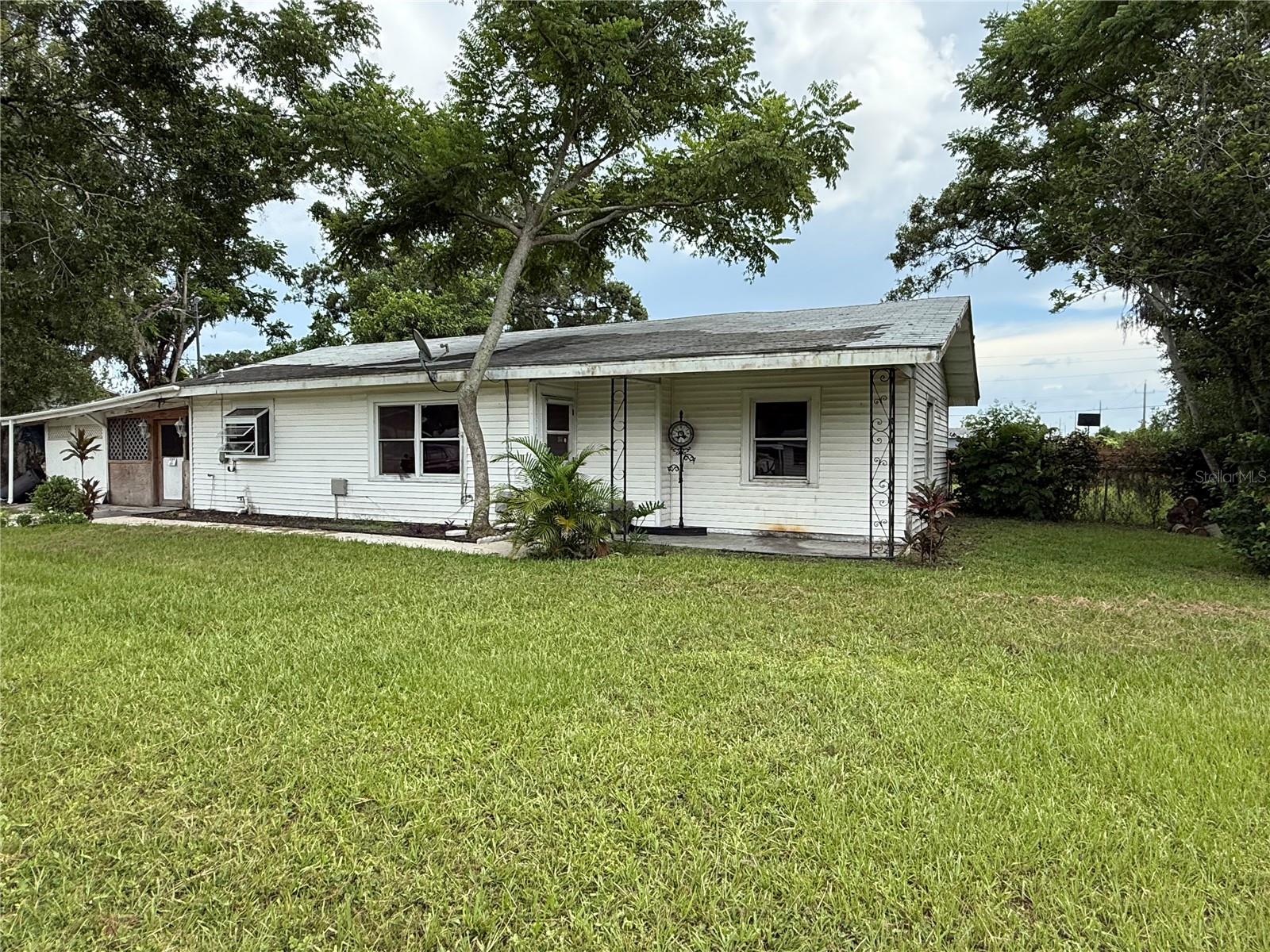 Image 3 of 30 For 2104 37th Avenue E