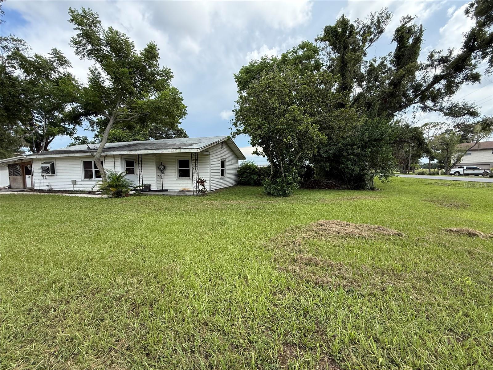 Image 6 of 30 For 2104 37th Avenue E
