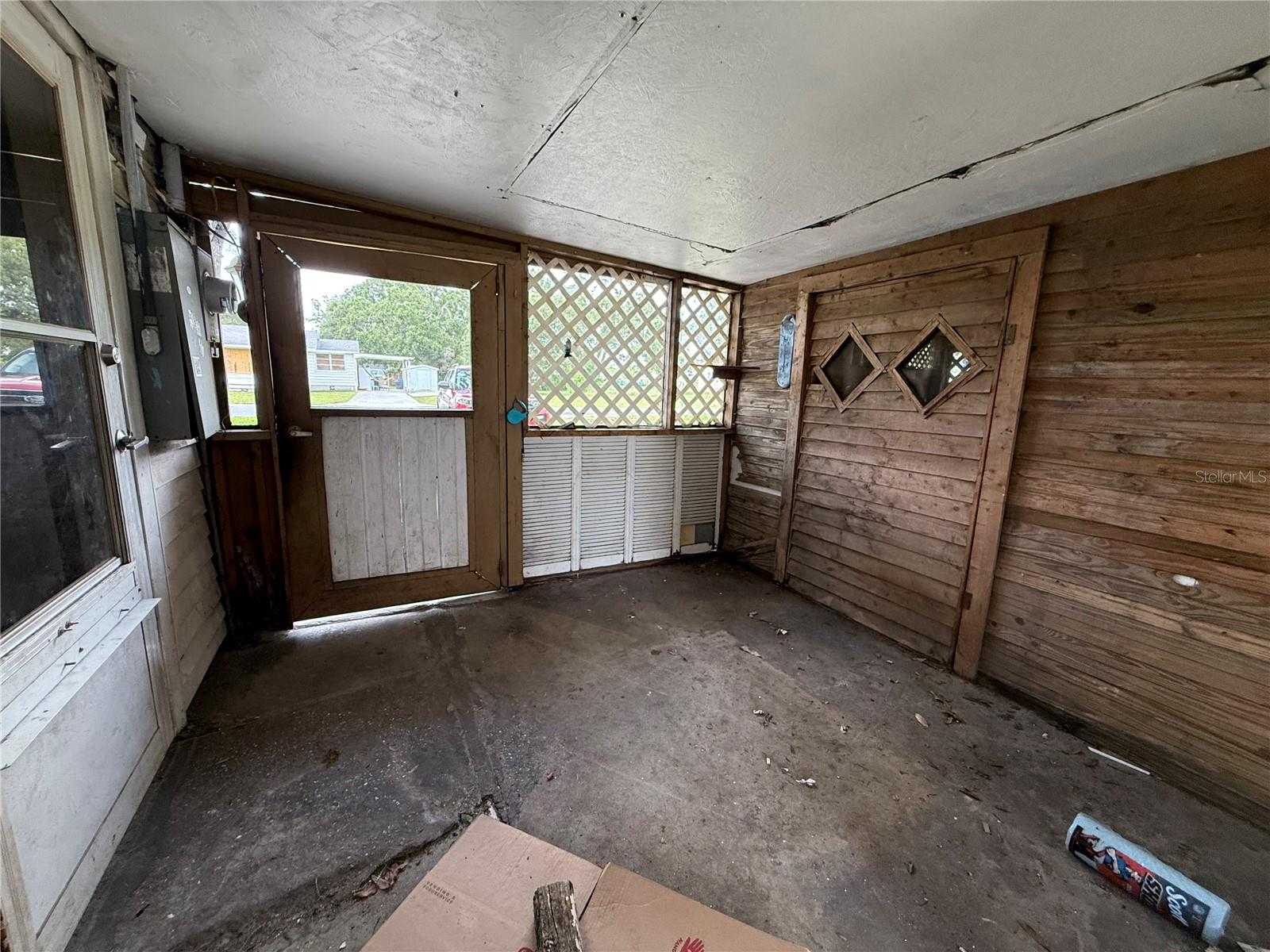 Image 9 of 30 For 2104 37th Avenue E