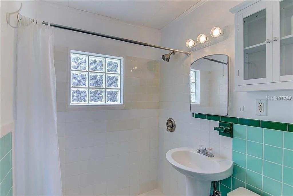 Image 4 of 16 For 408 3rd Avenue E A