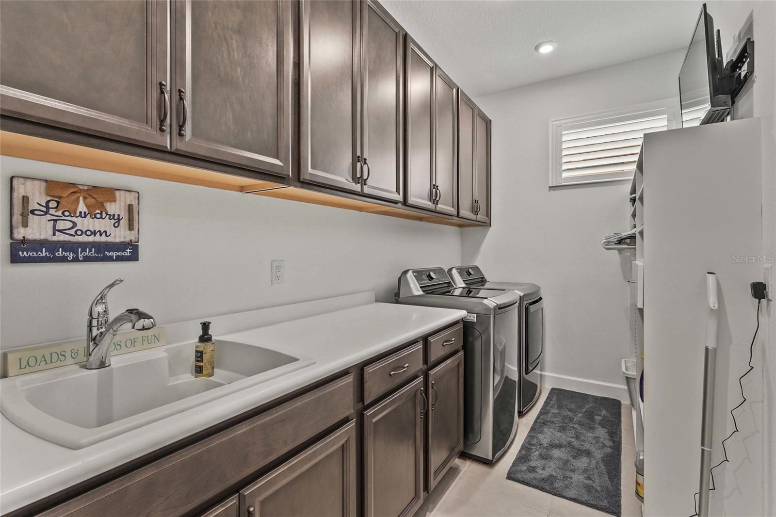 Image 40 of 84 For 6253 Mesa Glen