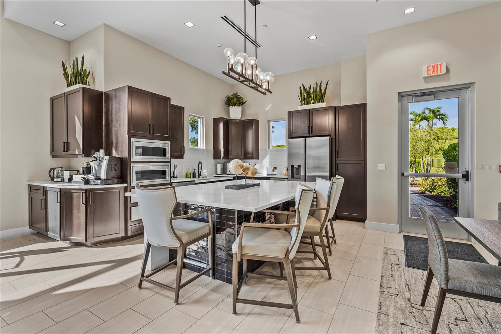Image 66 of 84 For 6253 Mesa Glen