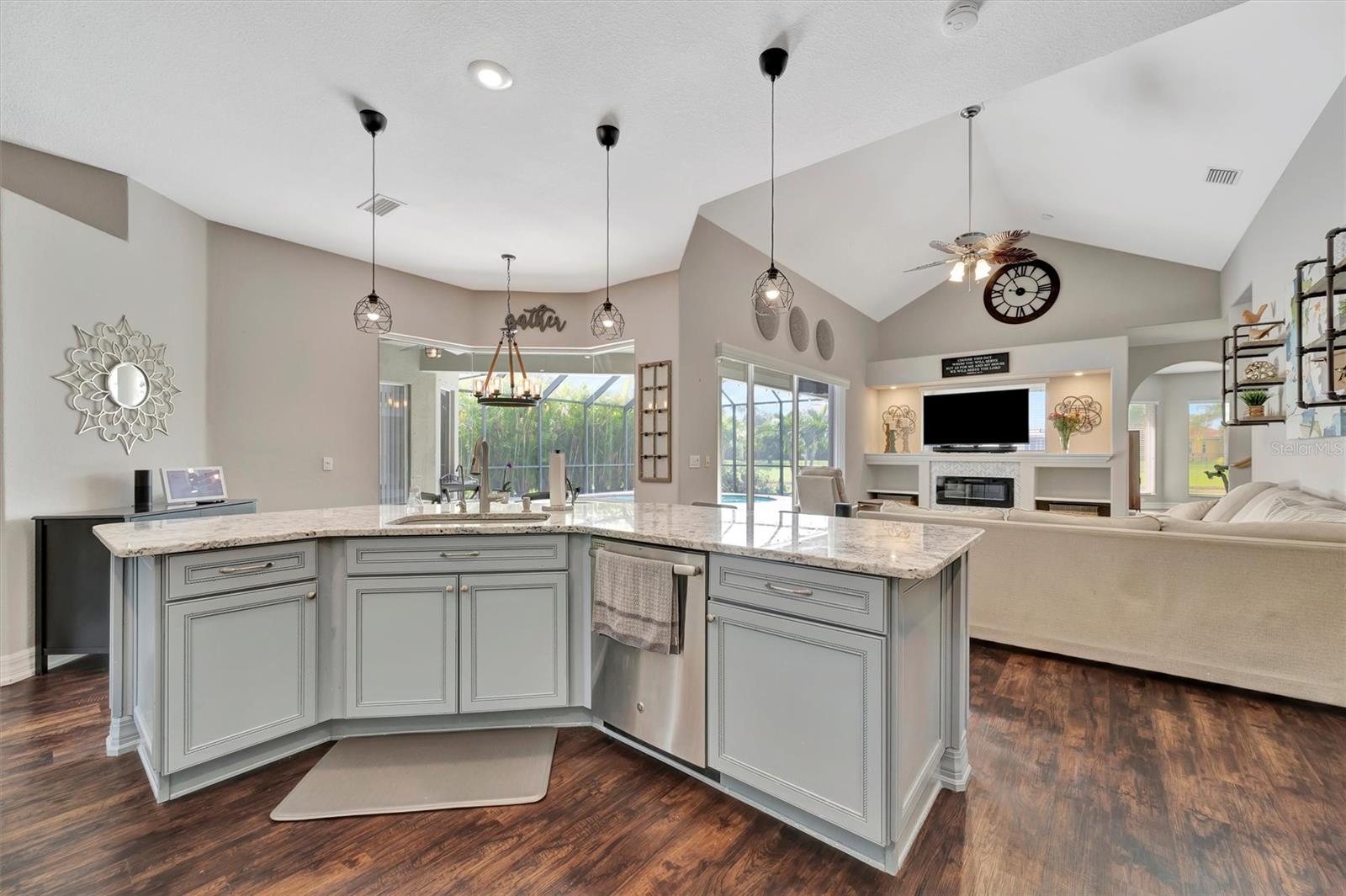 Image 18 of 81 For 12412 Daisy Place