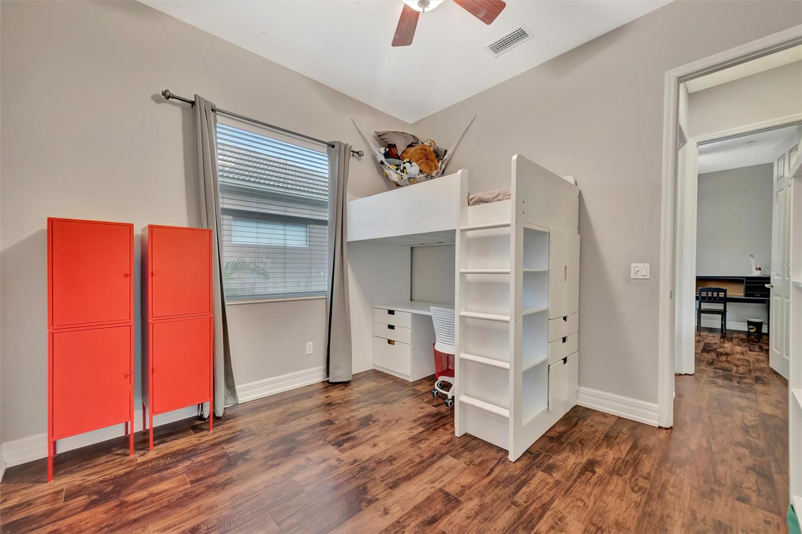 Image 46 of 81 For 12412 Daisy Place