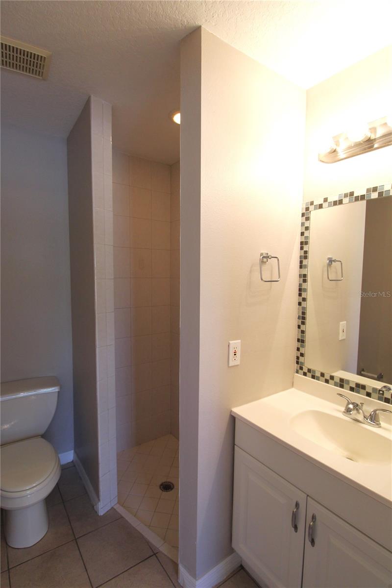 Image 10 of 11 For 869 Hand Avenue