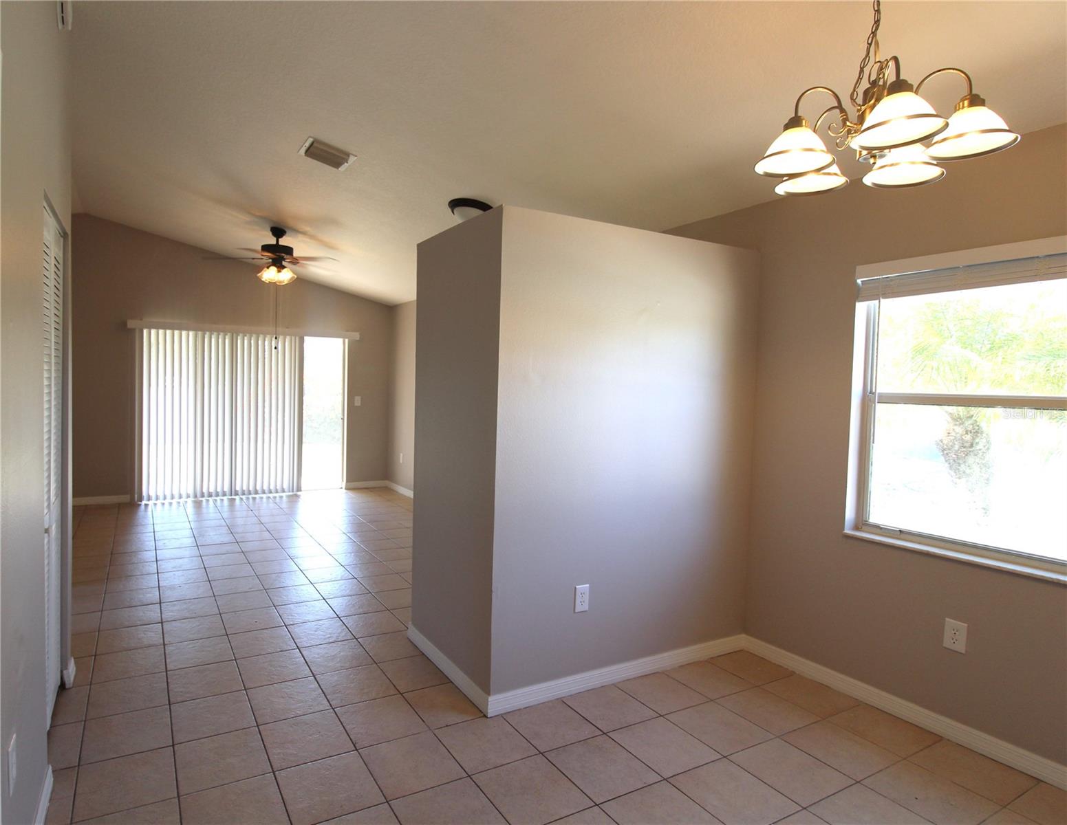 Image 3 of 11 For 869 Hand Avenue