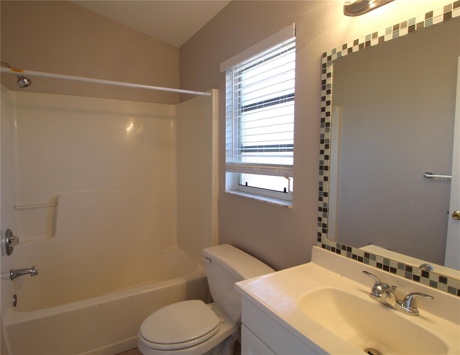 Image 7 of 11 For 869 Hand Avenue
