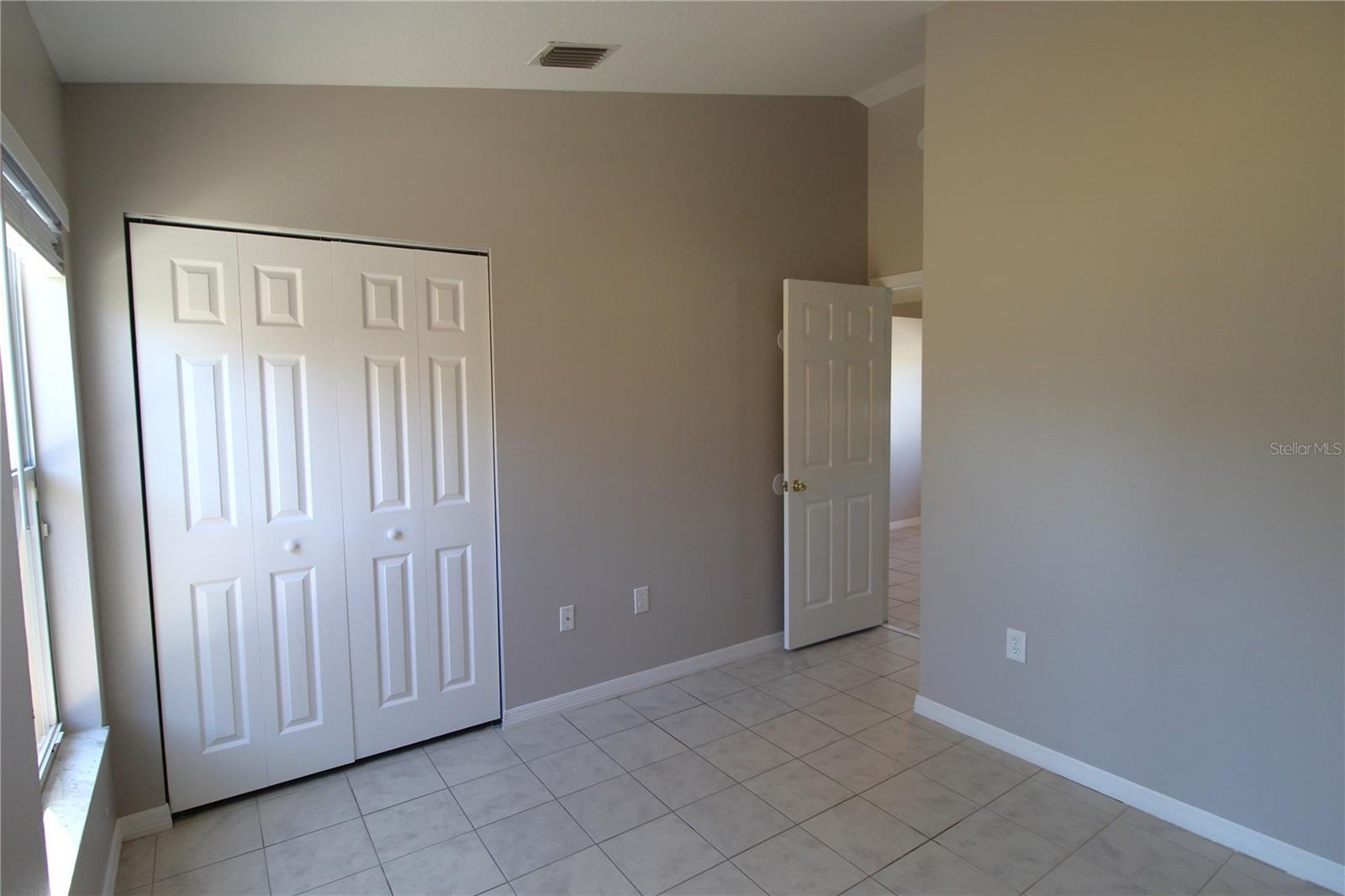 Image 8 of 11 For 869 Hand Avenue
