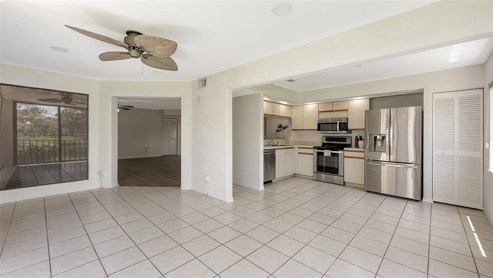 Image 13 of 39 For 5223 Heron Way 104