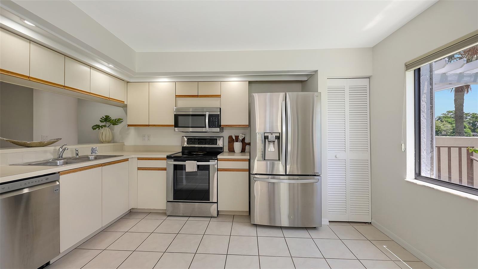 Image 15 of 39 For 5223 Heron Way 104