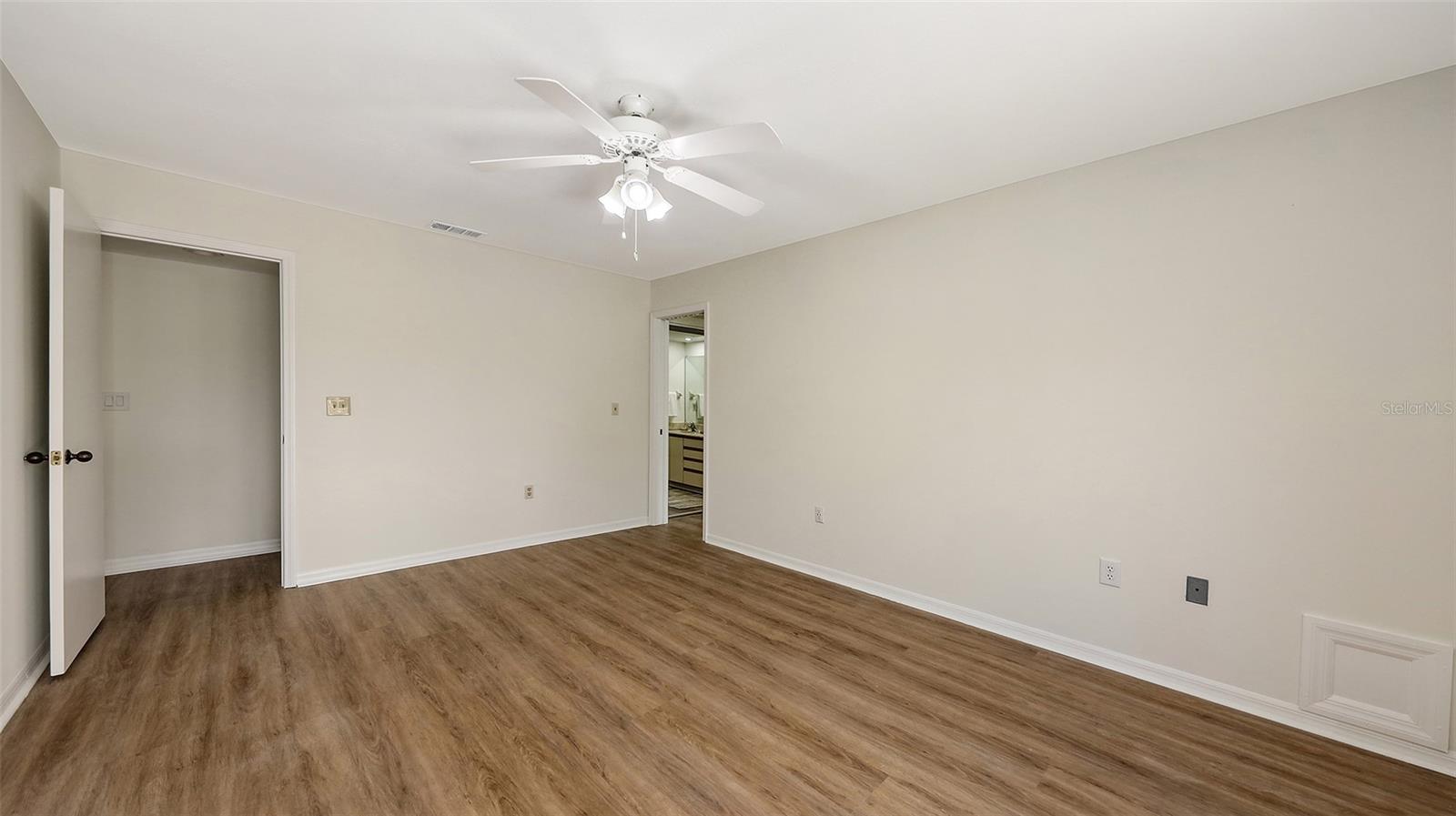 Image 17 of 39 For 5223 Heron Way 104