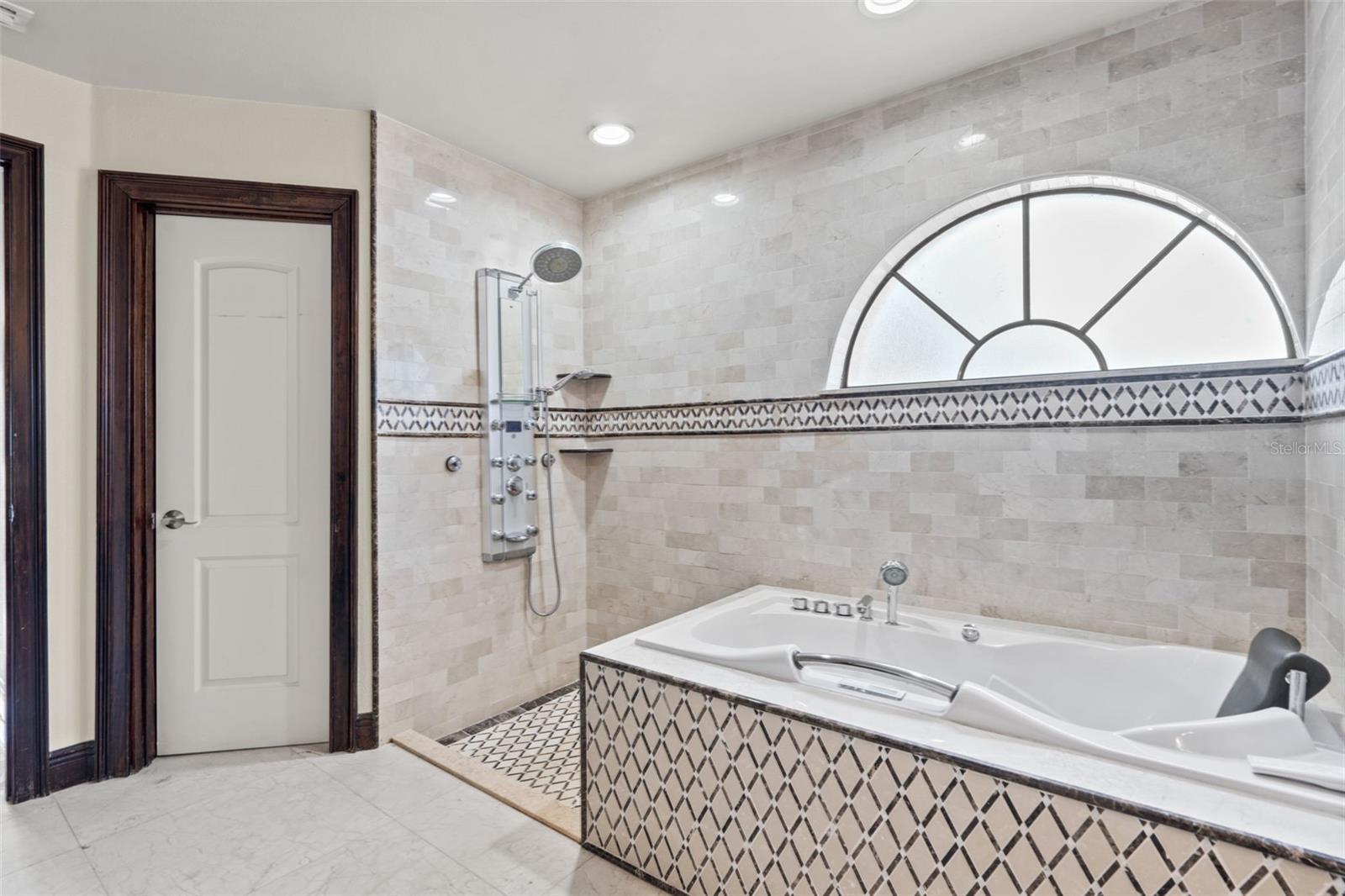Image 45 of 85 For 1009 45th Street E