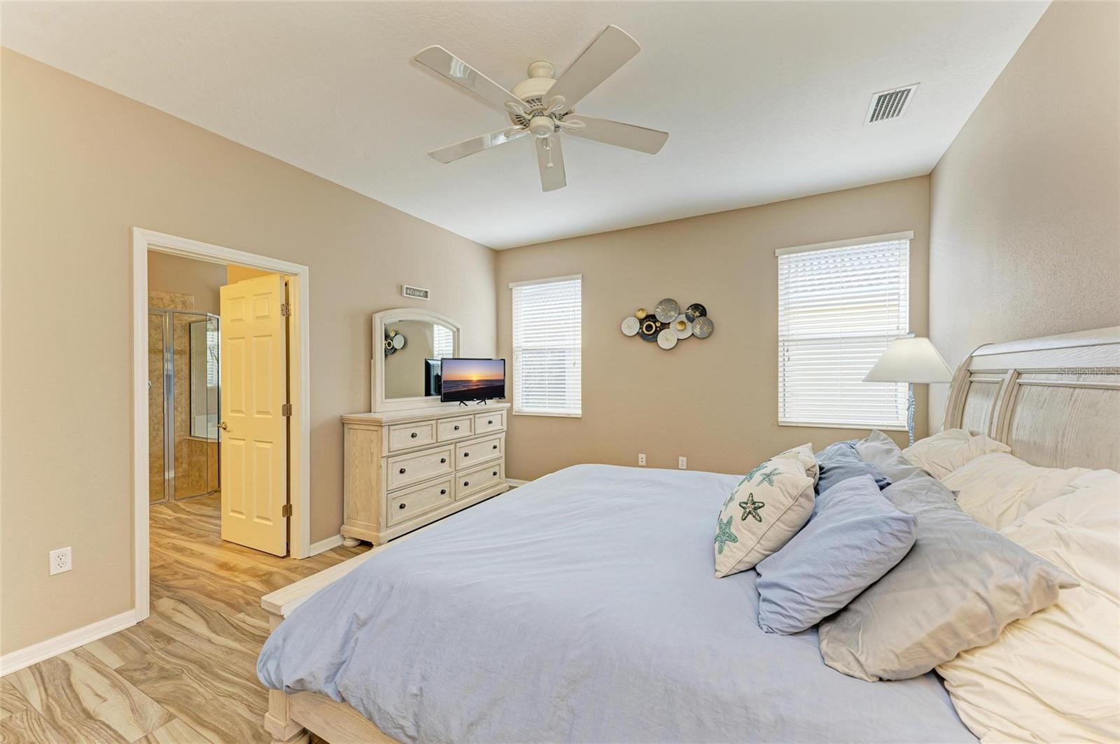 Image 29 of 73 For 135 River Enclave Court