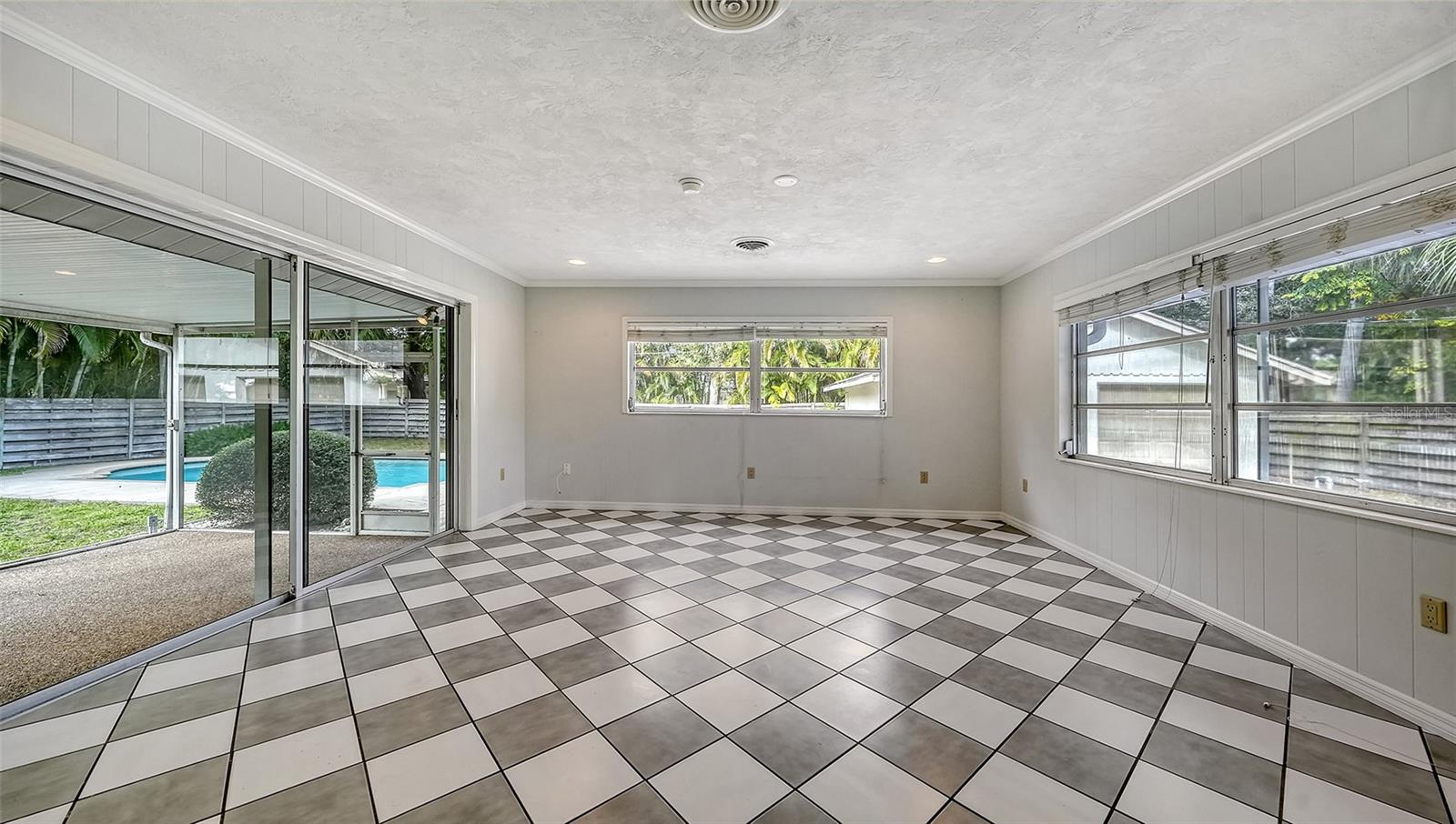 Image 11 of 27 For 1763 South Drive