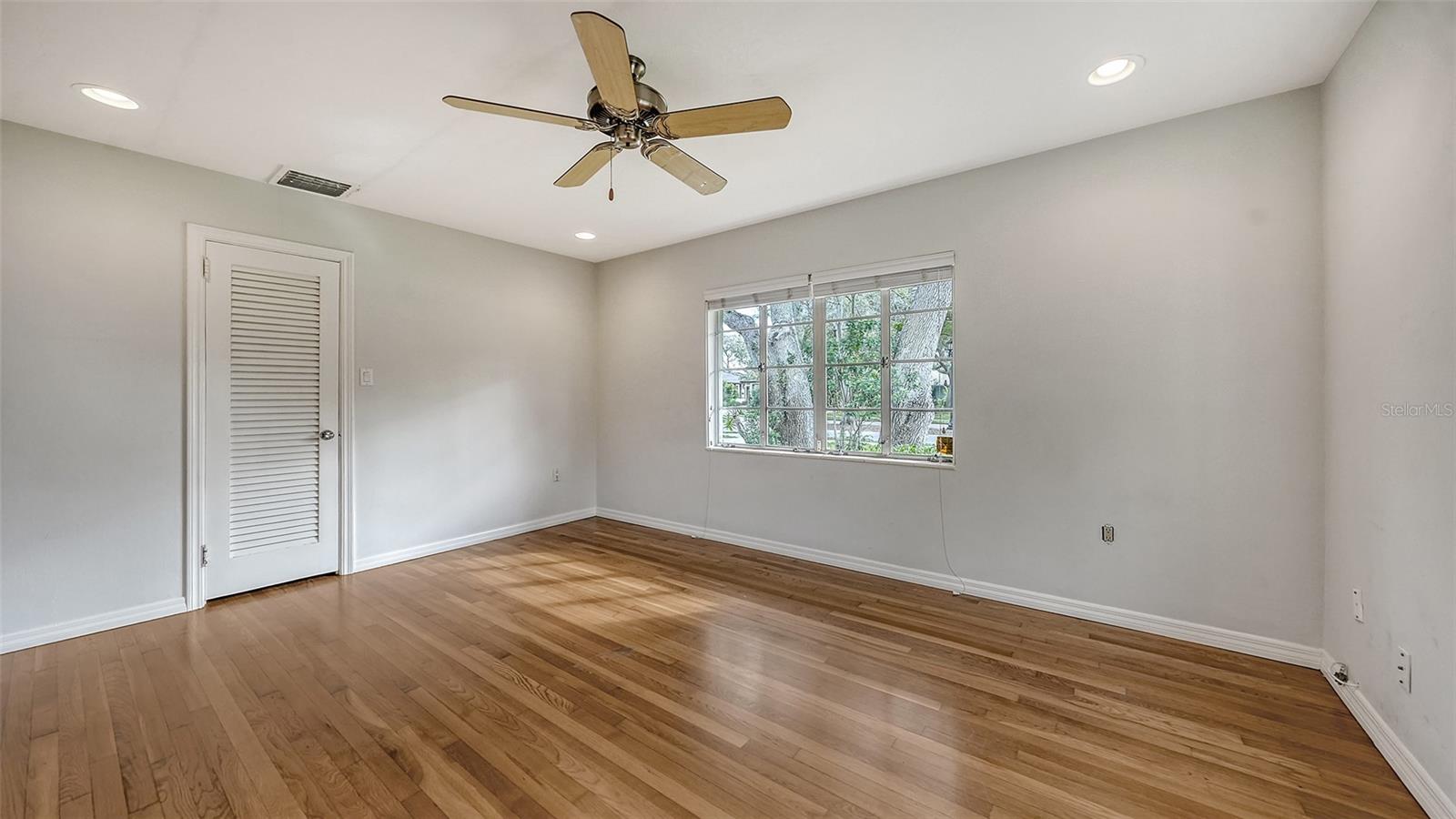 Image 18 of 27 For 1763 South Drive