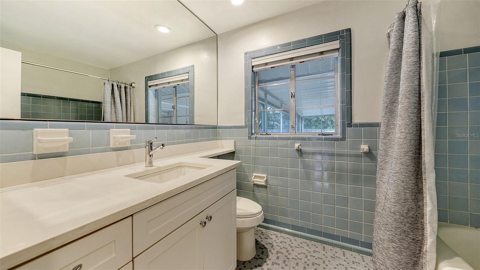 Image 21 of 27 For 1763 South Drive