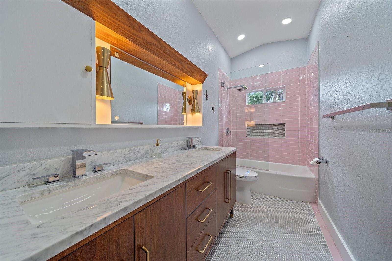 Image 20 of 73 For 4610 Cypress Way S