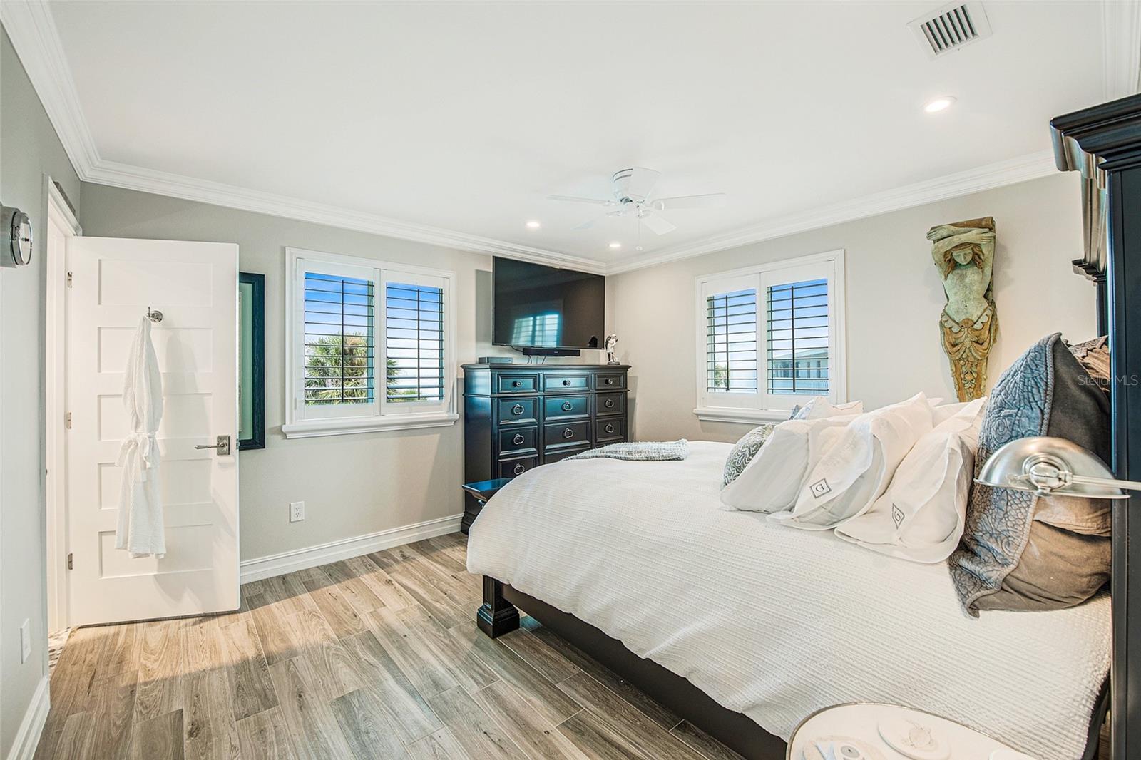 Image 32 of 55 For 761 John Ringling Boulevard 31