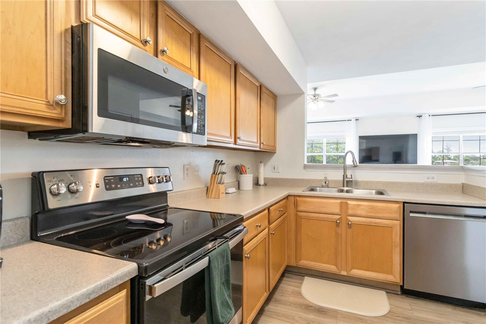 Image 18 of 57 For 1050 Villagio Circle 206