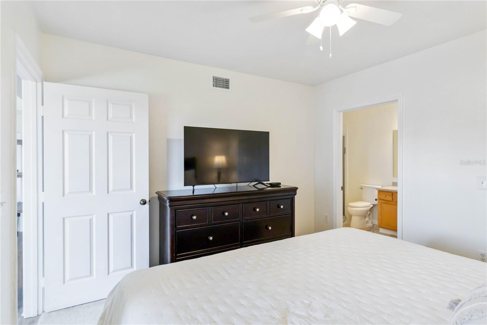 Image 24 of 57 For 1050 Villagio Circle 206