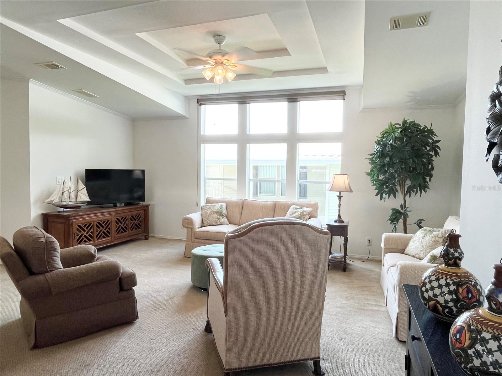 Image 10 of 68 For 110 Oakwood Boulevard W