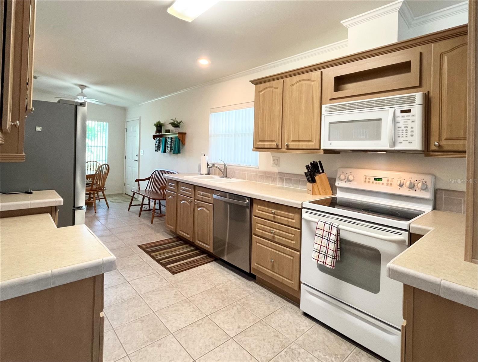 Image 11 of 68 For 110 Oakwood Boulevard W