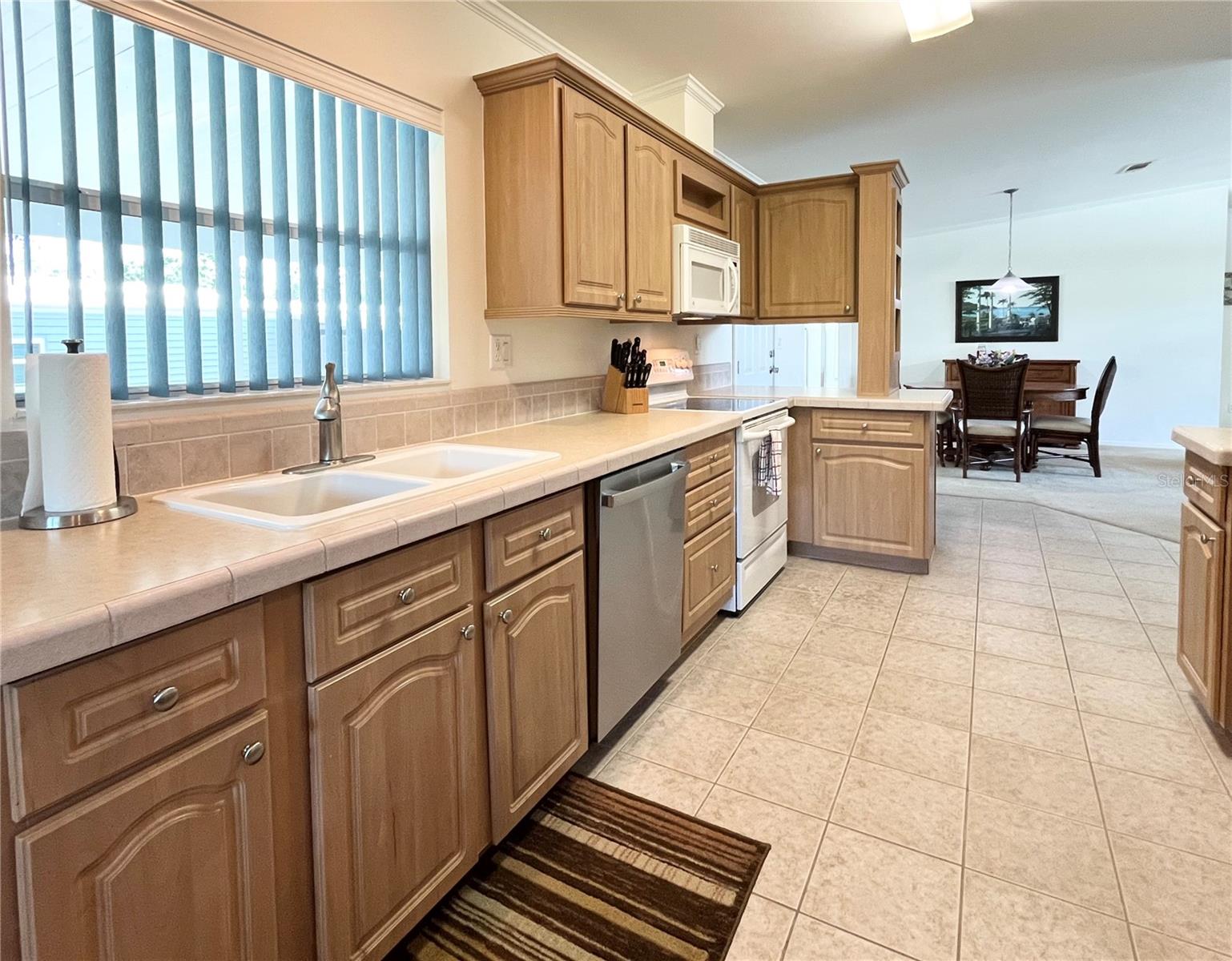 Image 12 of 68 For 110 Oakwood Boulevard W