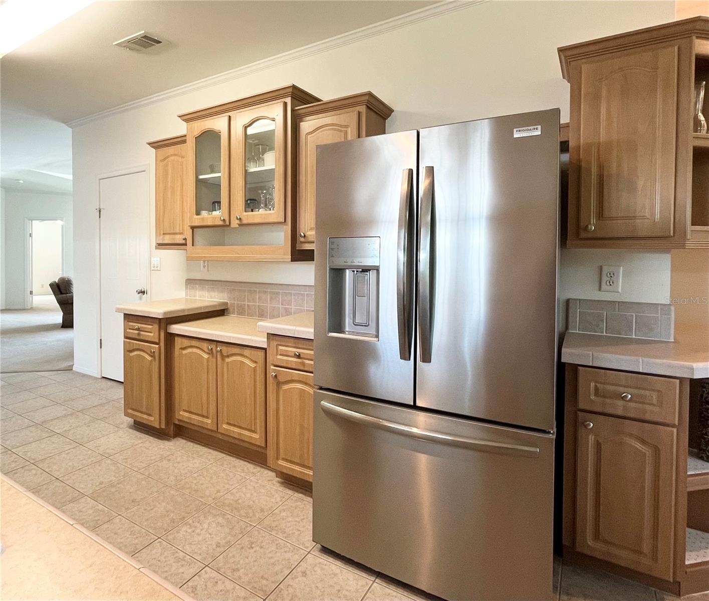 Image 13 of 68 For 110 Oakwood Boulevard W