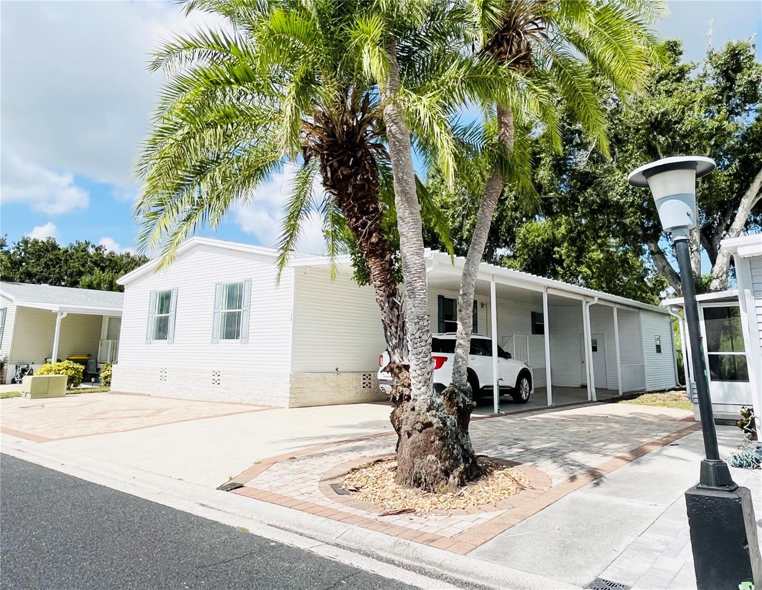 Image 2 of 68 For 110 Oakwood Boulevard W